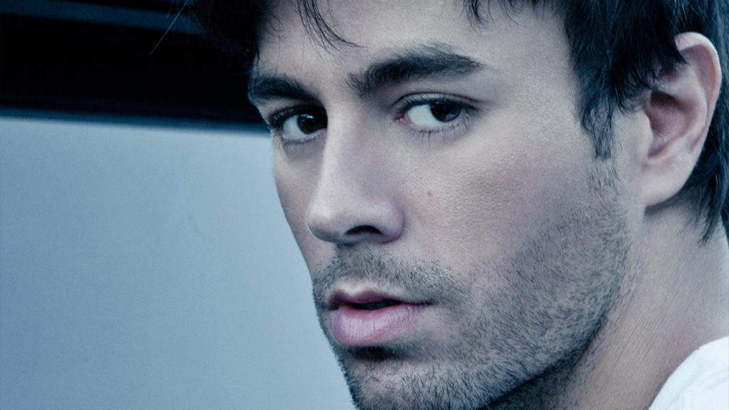 Enrique Iglesias se consagra como el rey de la música latina con "Duele el corazón"