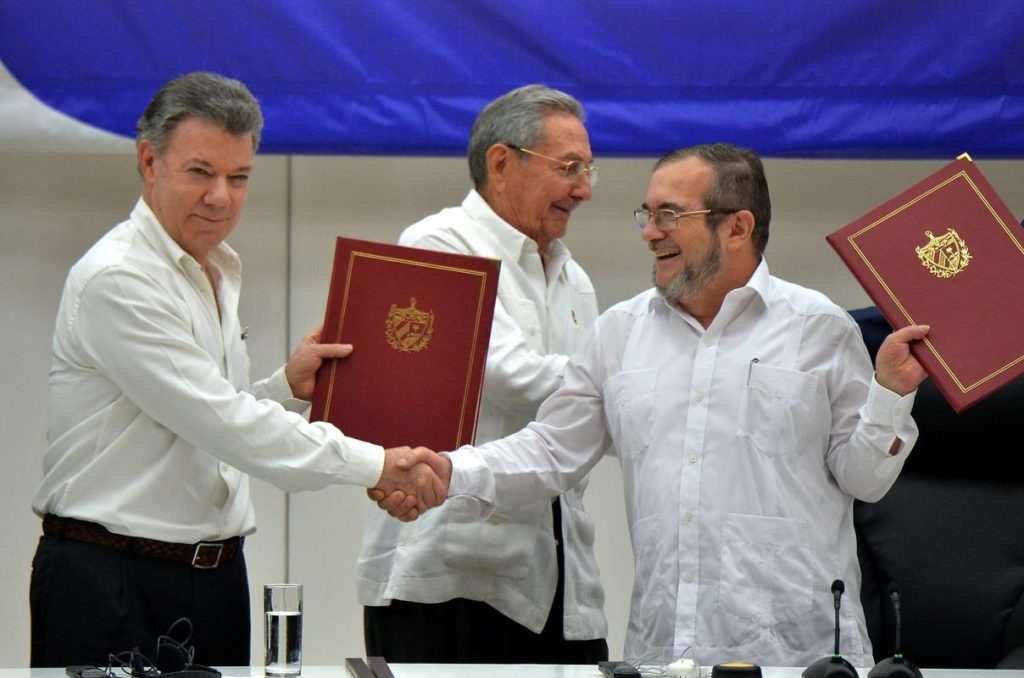 Colombia y las FARC firman en La Habana histórico acuerdo de paz