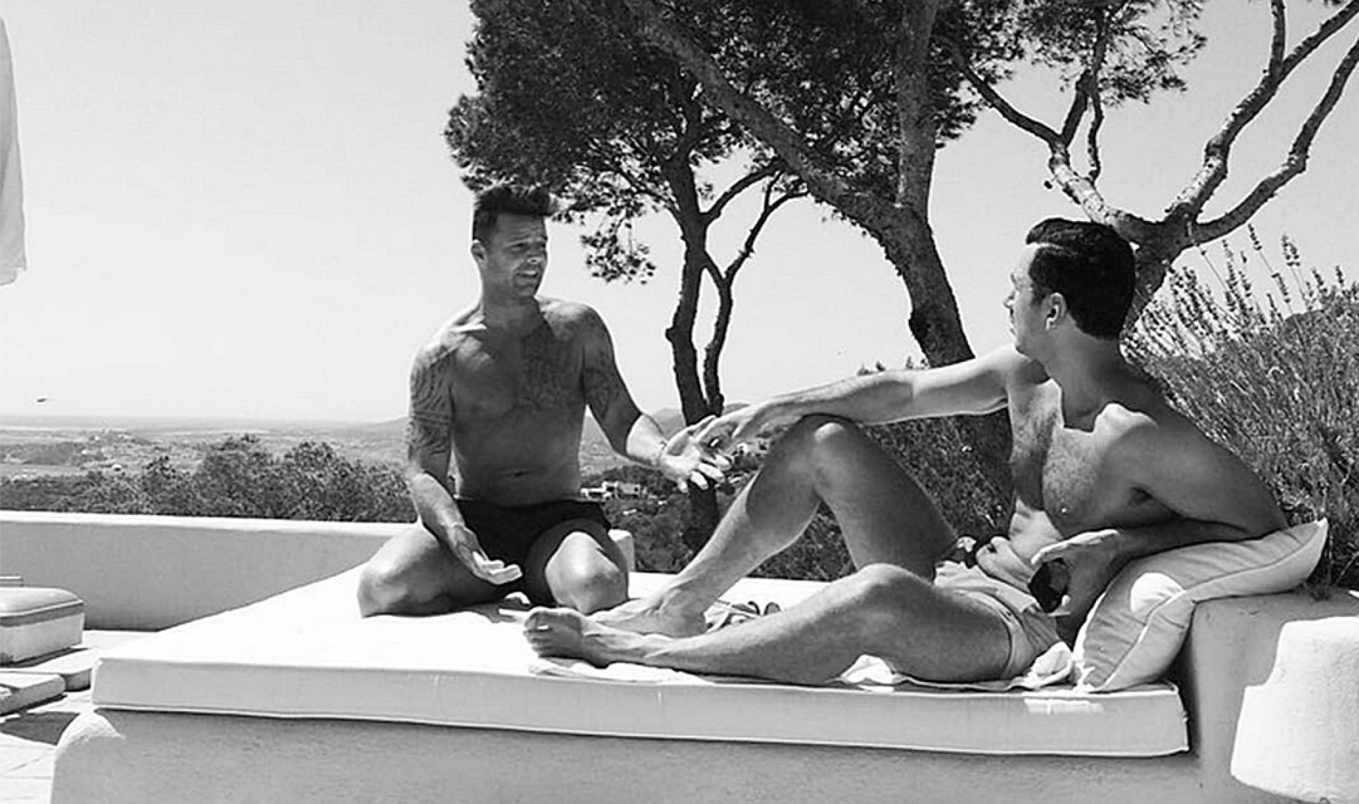 Ricky Martin se la pasa bomba con su chico en Ibiza