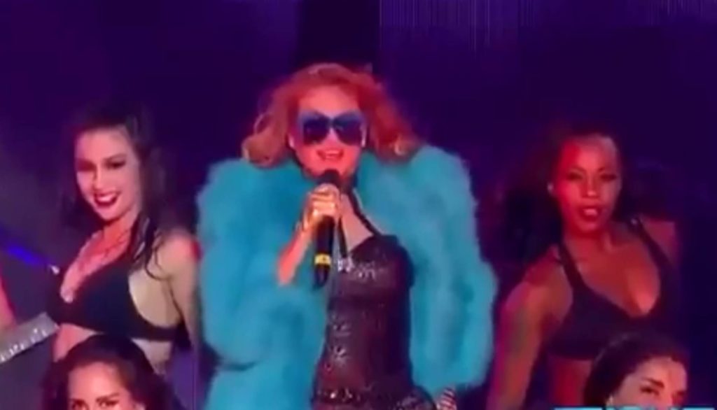 Paulina Rubio metió la pata: gritó MTV en un concierto de Telehit