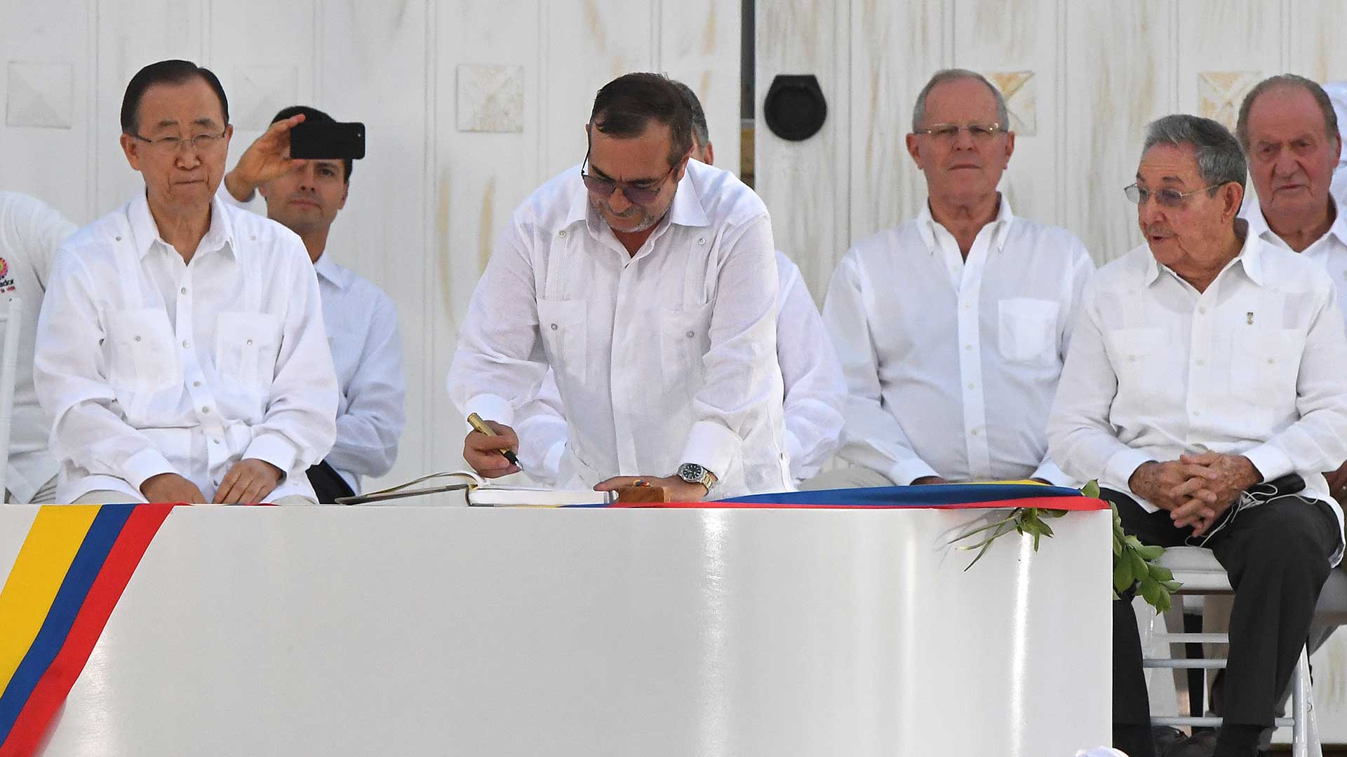 Gobierno colombiano y guerrilla logran un nuevo acuerdo de paz
