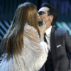 La imagen más comentada en los Grammy: el beso de Jennifer López y Marc Anthony