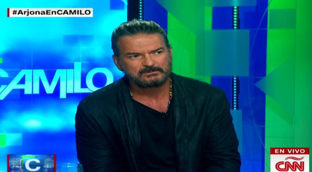 Ricardo Arjona "estalla" y abandona entrevista en vivo