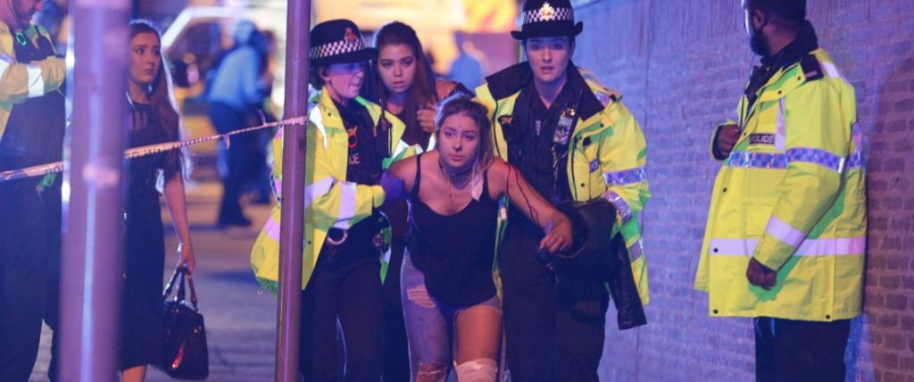 Ariana Grande destrozada y “sin palabras” tras el atentado en Manchester