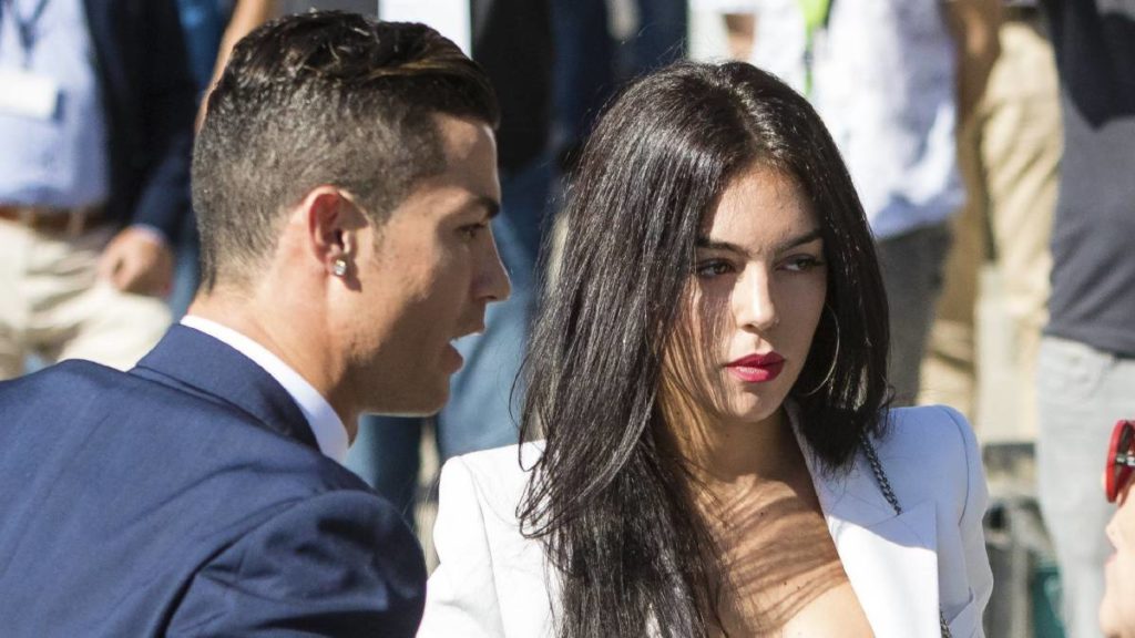 Cristiano Ronaldo confirma a través de Facebook que es padre de mellizos