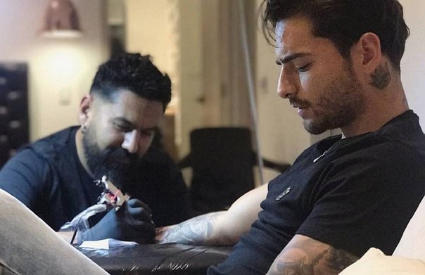 El tatuador oficial de Maluma es peruano