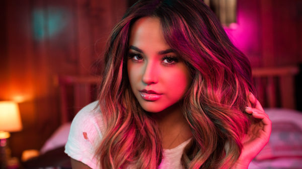 Becky G presenta su nuevo single ″Mayores” ft. Bad Bunny
