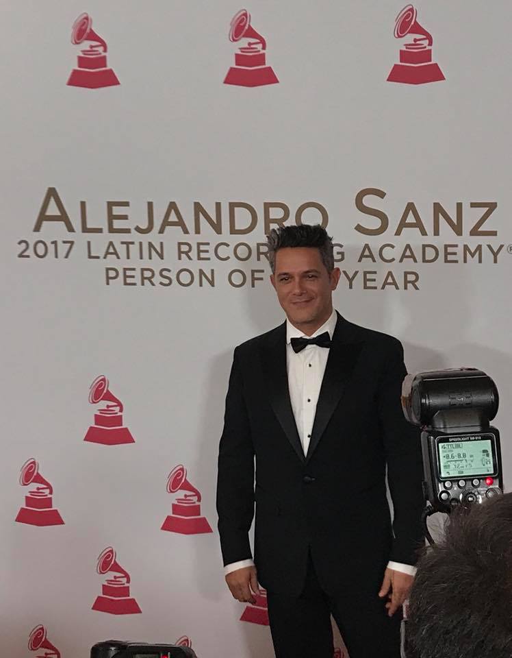 Alejandro Sanz fue homenajeado por todo lo alto en los Grammy Latinos