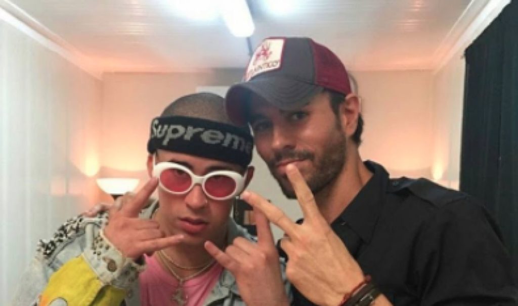 Enrique Iglesias también se lo monta con Bad Bunny