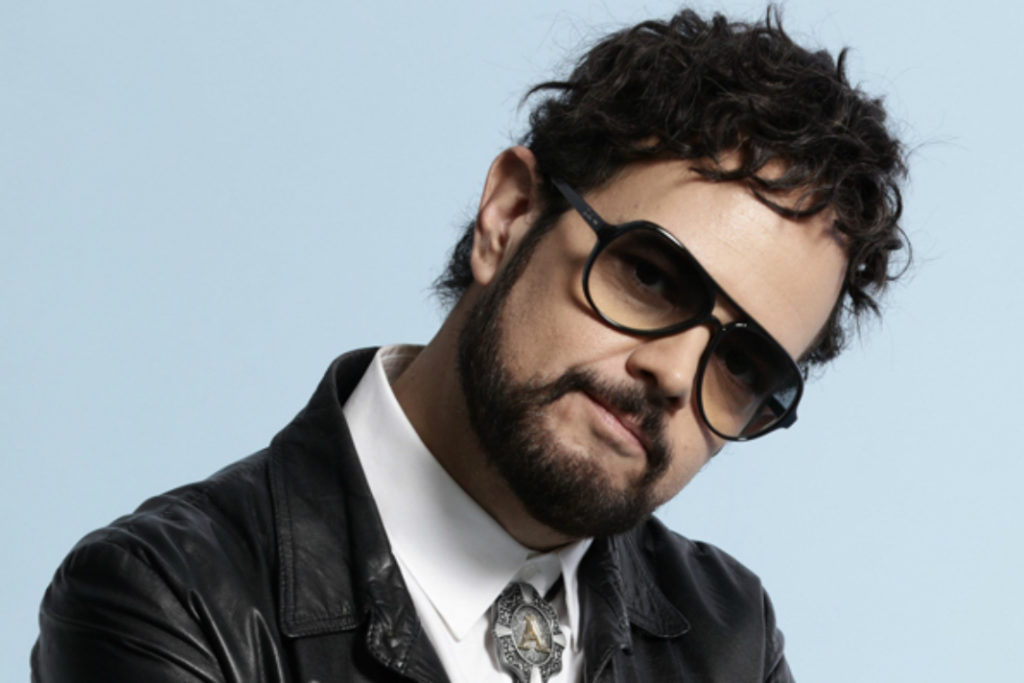 Aleks Syntek tilda a los reggaetoneros de "delincuentes"