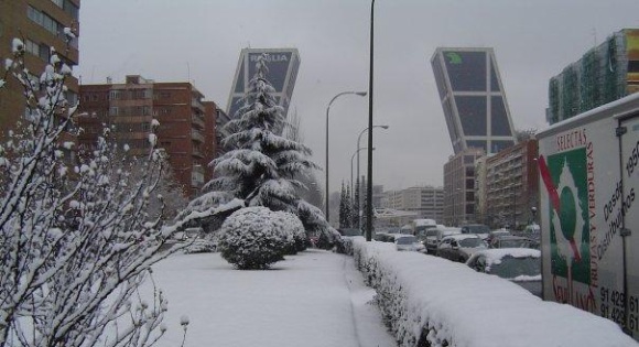 La nieve y la lluvia se toman Madrid y el caos no se hace esperar