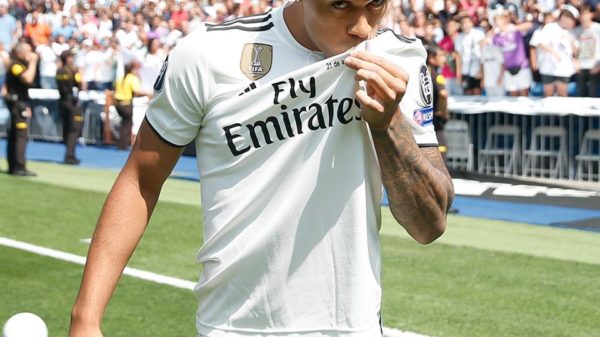 El dominicano Mariano ya besa la camiseta del Real Madrid
