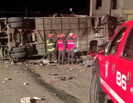 Accidente de bus en Ecuador deja 23 colombianos muertos