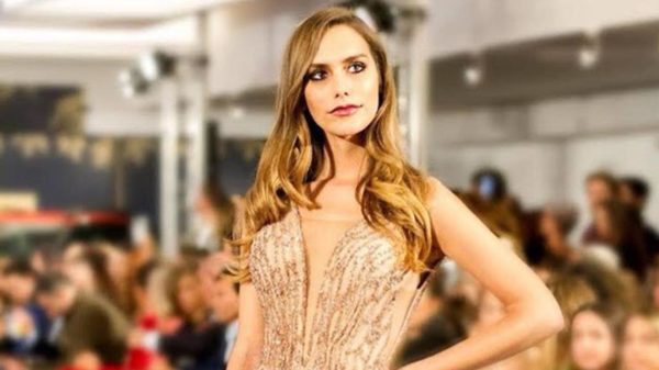 La transexual española Ángela Ponce fue ovacionada en Miss Universo