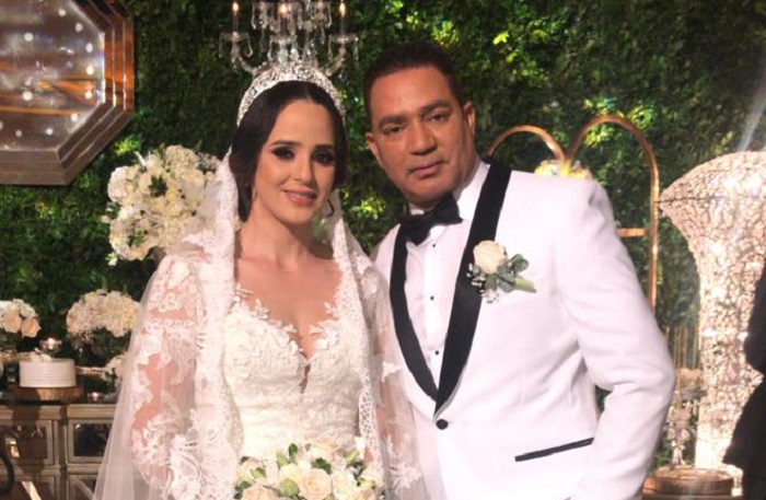 El bachatero Frank Reyes se casó con "el amor de su vida"