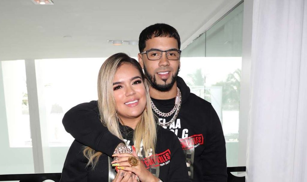 Anuel AA y Karol G han sido víctimas de un robo en Chile mientras daban un concierto