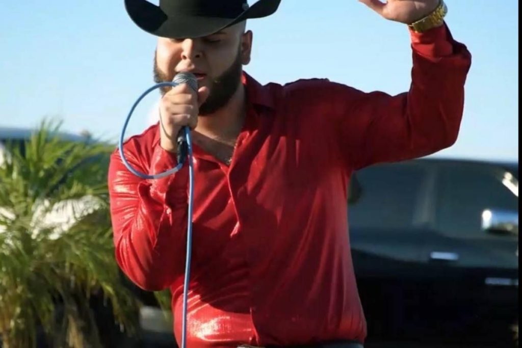 Asesinan de 100 balazos a cantante de narcocorrido