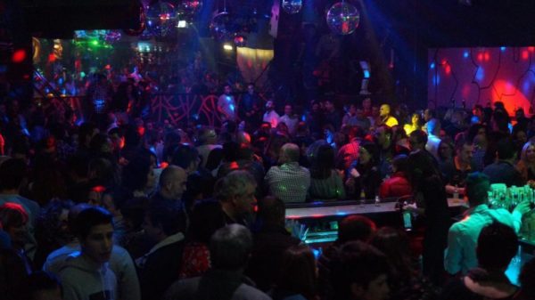 Desde este viernes la Comunidad de Madrid permitirá abrir bares de copas y discotecas