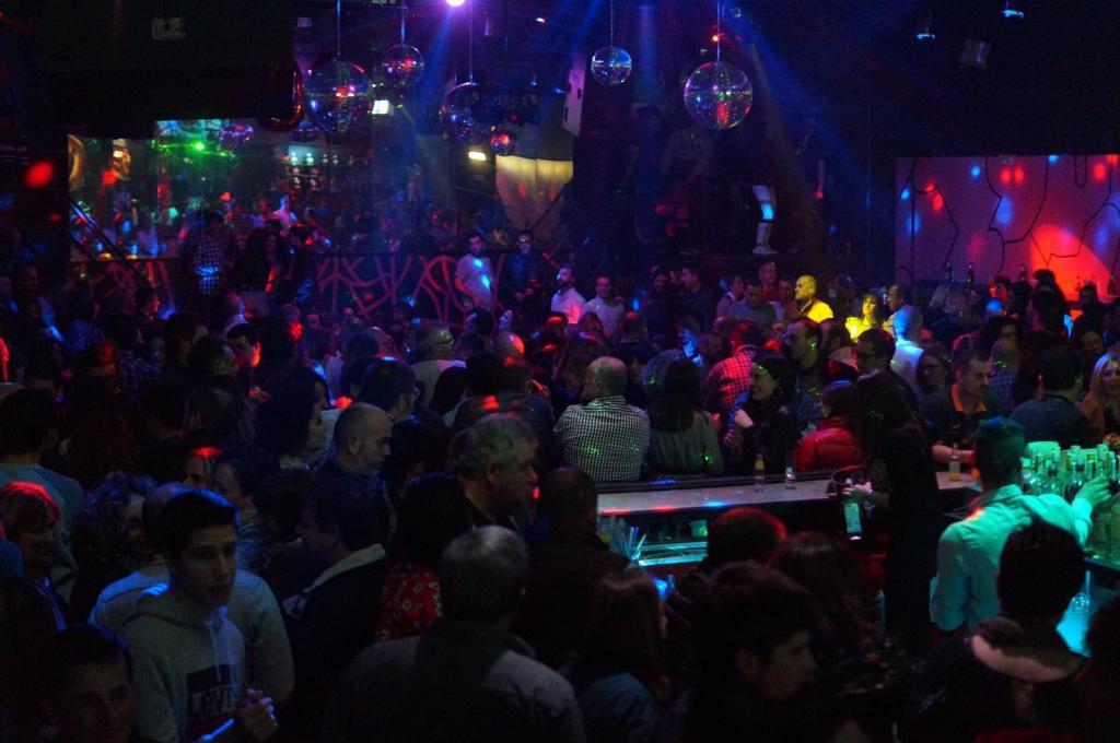 Desde este viernes la Comunidad de Madrid permitirá abrir bares de copas y discotecas