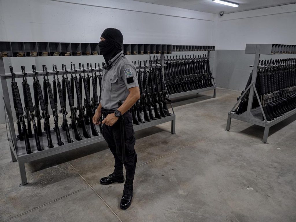 Un guardia de la CECOT de El Salvador - Europa Press/Contacto/Juan Carlos - Archivo OCIO LATINO